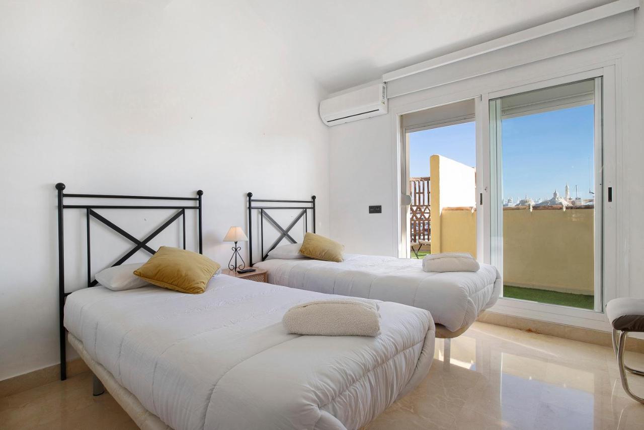 Luxury In Puerto Marina *