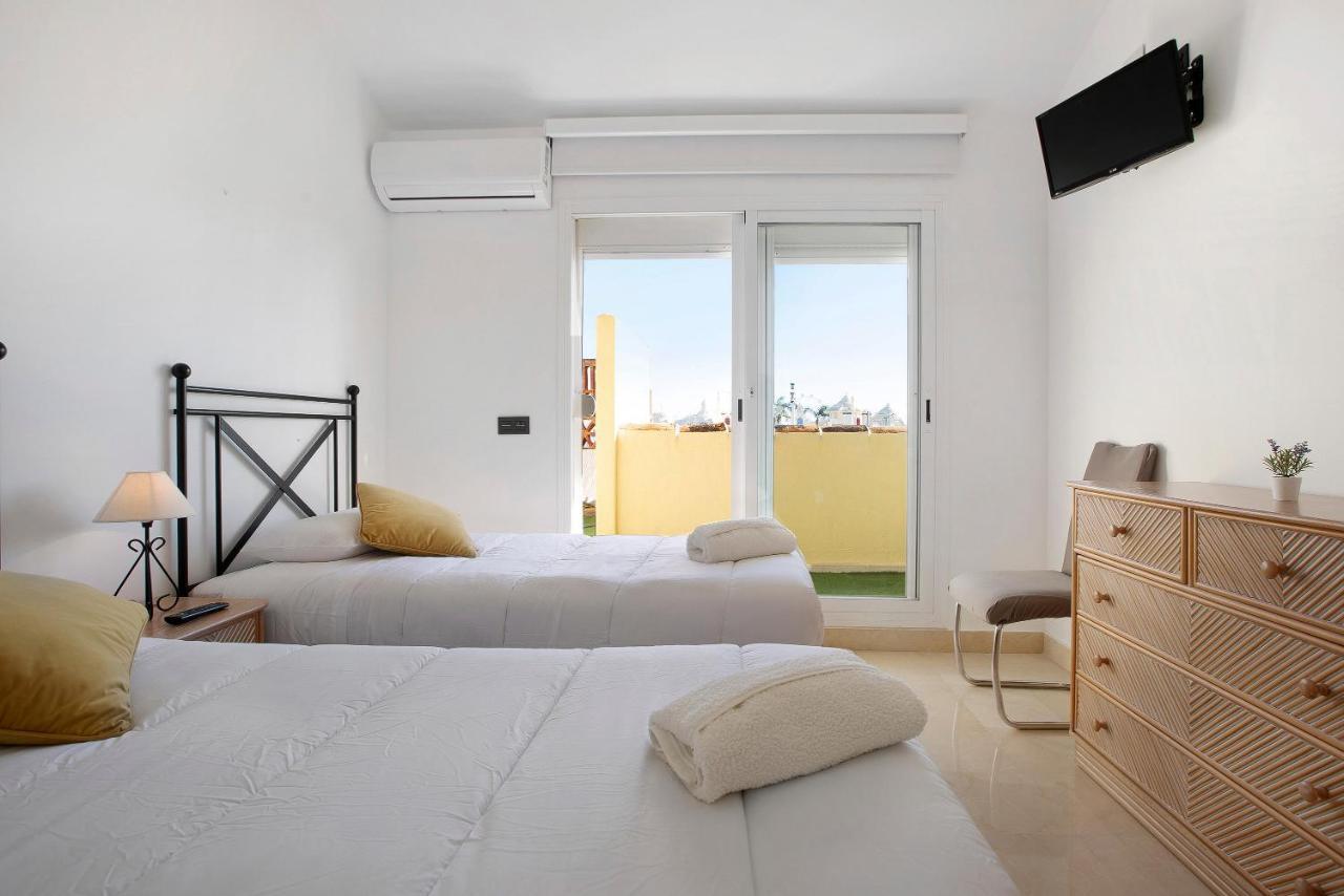 Luxury In Puerto Marina Apartment